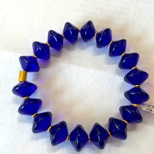 Blue glass and 18 karat gold filled stretch bracelet🌺